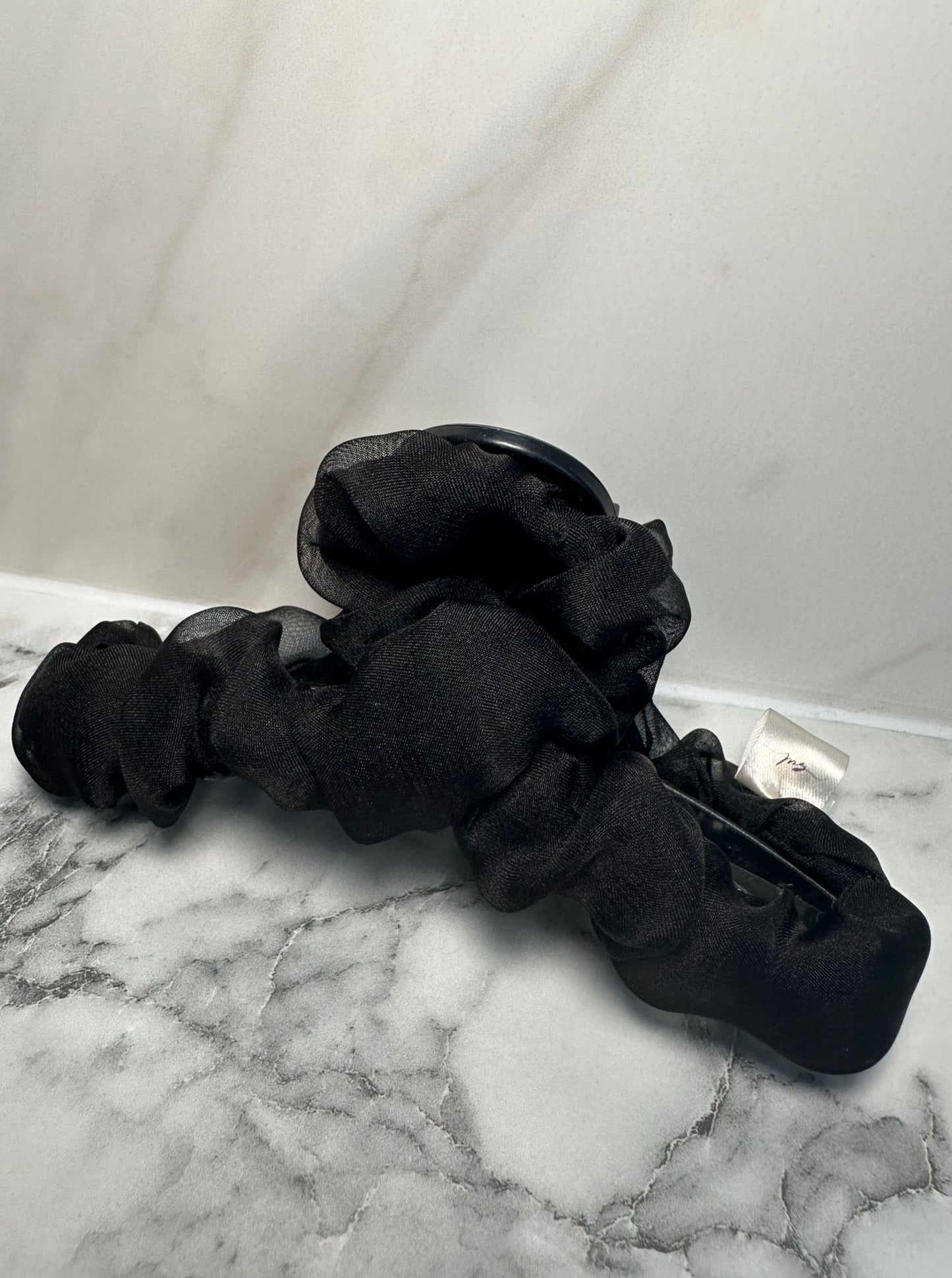 Noir Scrunch Mini Claw Clip